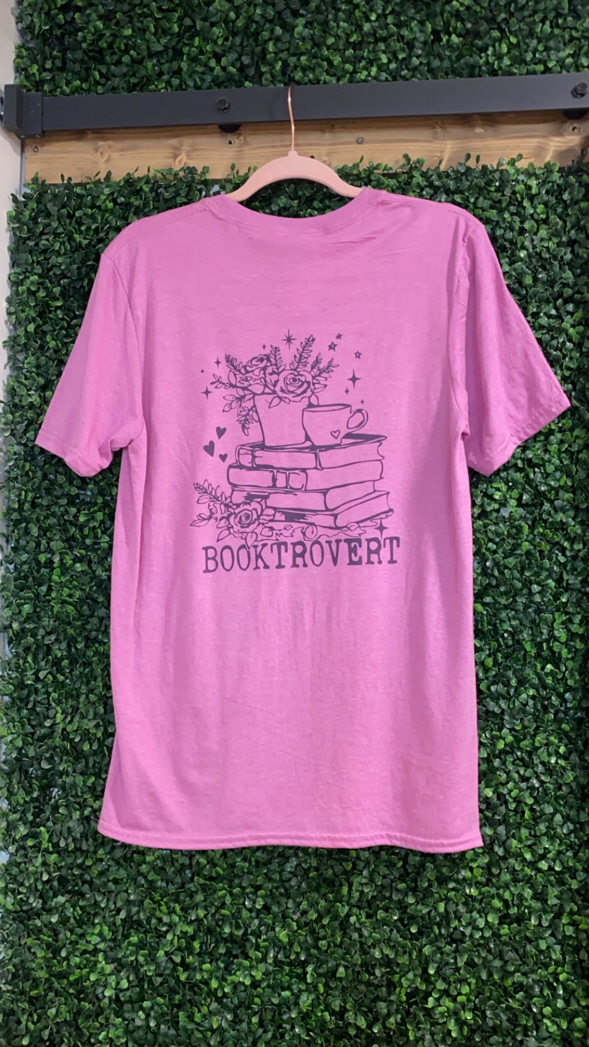 Booktrovert Tee